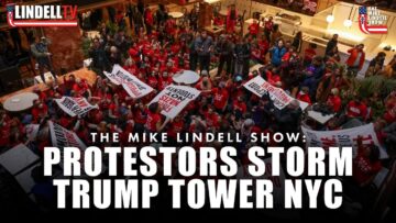 O3usy.qR4e-small-Protestors-Storm-Trump-Towe (1)
