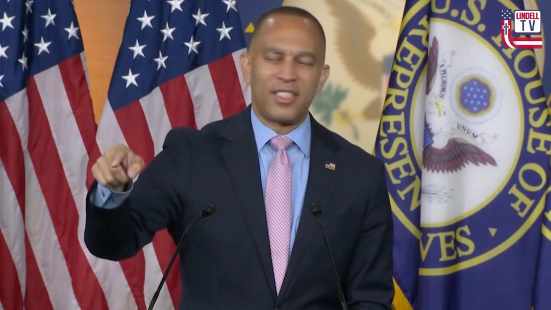 Hakeem Jeffries Shrugs Off 14 Arrests of Iryna Zarutska’s Killer